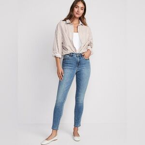 Old Navy | Light Wash Pop Icon Skinny Jeans Size 6 Long